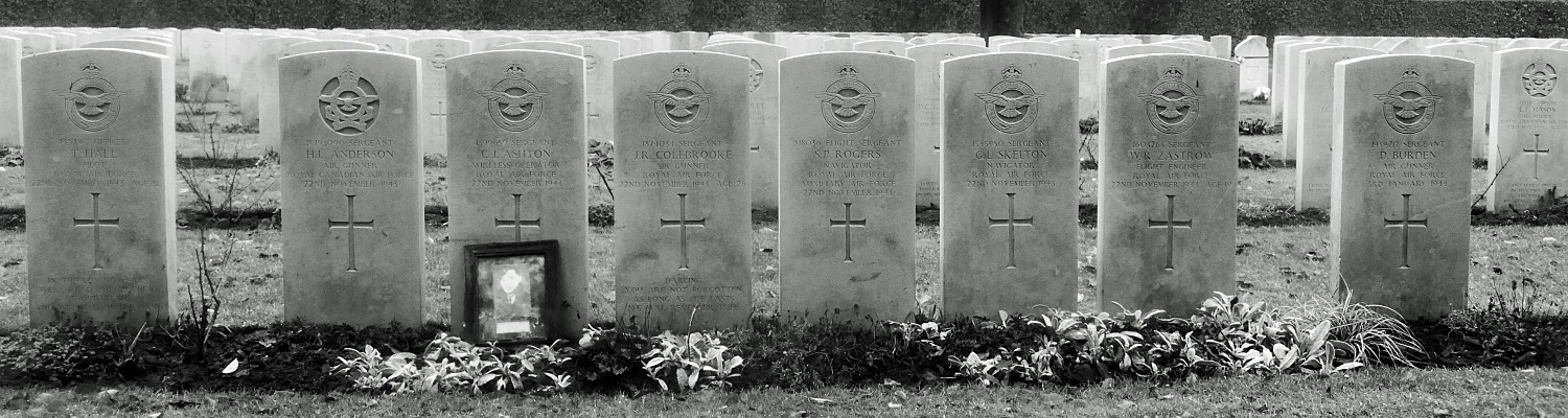 Michael A. Scott. Grabsteine britischer Flieger.